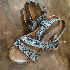 Dot print Universal Thread Strappy sandals